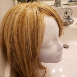 Brand new motown futura blonde wig